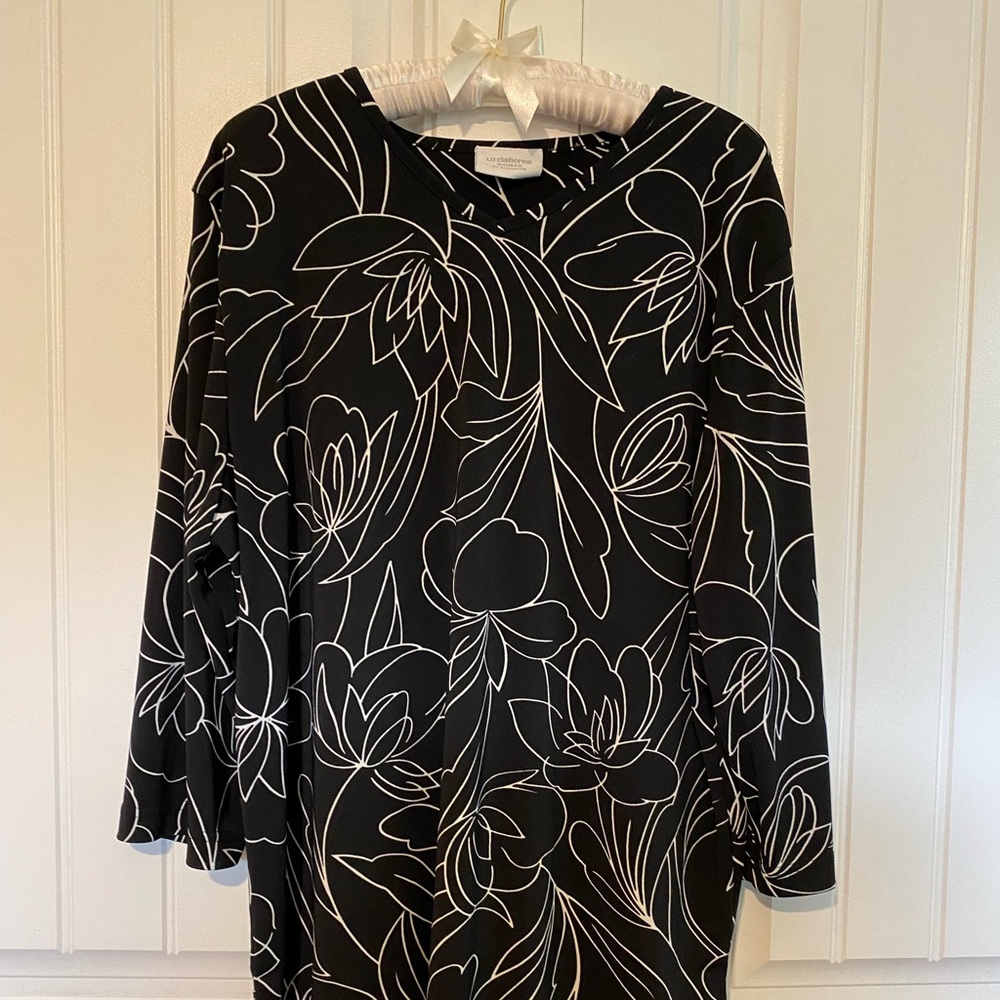 Liz Claiborne Woman Elizabeth Lightweight tunic, black and white floral